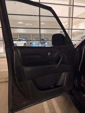 2022 INFINITI QX80 Luxe