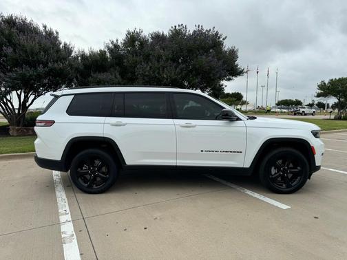2022 Jeep Grand Cherokee L Laredo