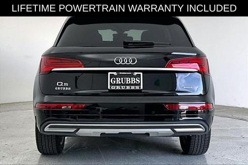 Mythos Black Metallic 2023 Audi Q5 40 Premium Plus
