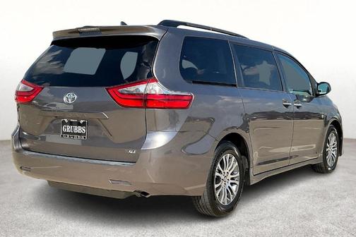 2020 Toyota Sienna XLE