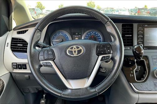 2020 Toyota Sienna XLE