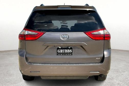 2020 Toyota Sienna XLE