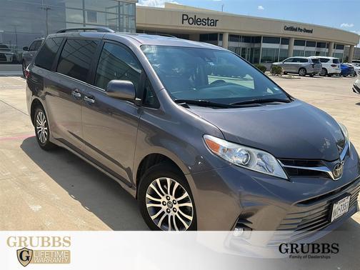 2020 Toyota Sienna XLE