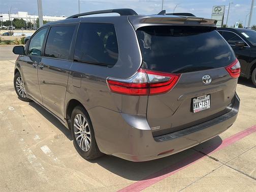 2020 Toyota Sienna XLE