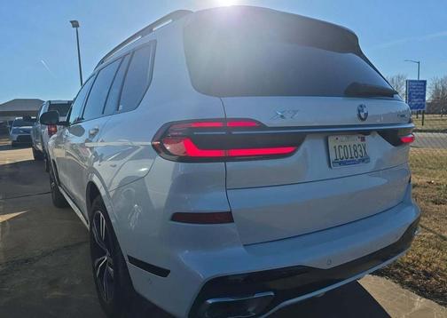 2025 BMW X7 xDrive40i