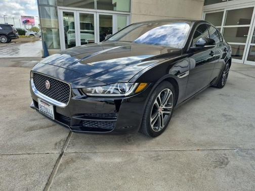 2017 Jaguar XE 35t Premium