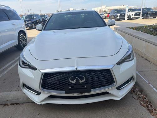 2022 INFINITI Q60 LUXE