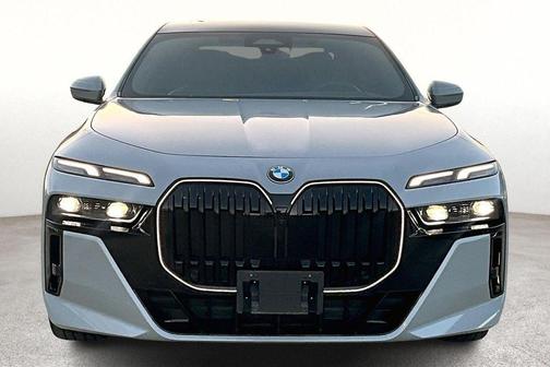 2025 BMW 740 i xDrive