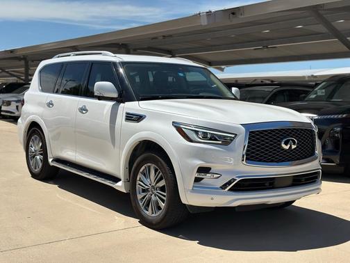 2022 INFINITI QX80 Luxe