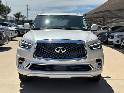 2022 INFINITI QX80 Luxe