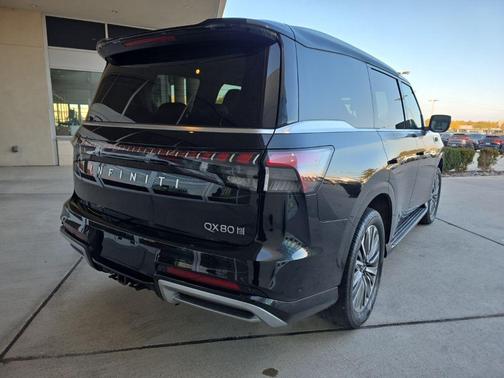 2025 INFINITI QX80 Luxe