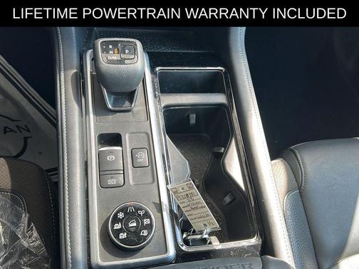 2023 Nissan Pathfinder SL