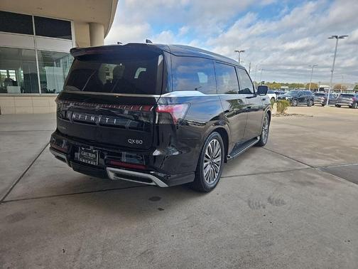 2025 INFINITI QX80 Luxe
