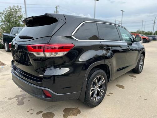2017 Toyota Highlander LE