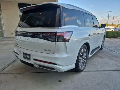 2025 INFINITI QX80 Luxe