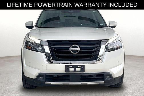 White 2023 Nissan Pathfinder Platinum