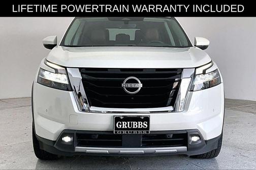 White 2023 Nissan Pathfinder Platinum