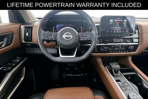 White 2023 Nissan Pathfinder Platinum