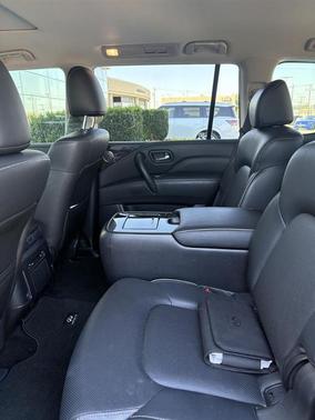 2023 INFINITI QX80 Luxe