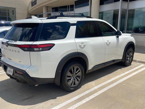 2022 Nissan Pathfinder SV