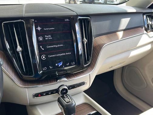 2021 Volvo XC60 T5 Momentum