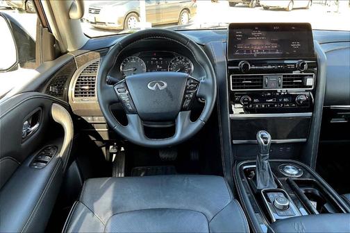 2022 INFINITI QX80 Luxe