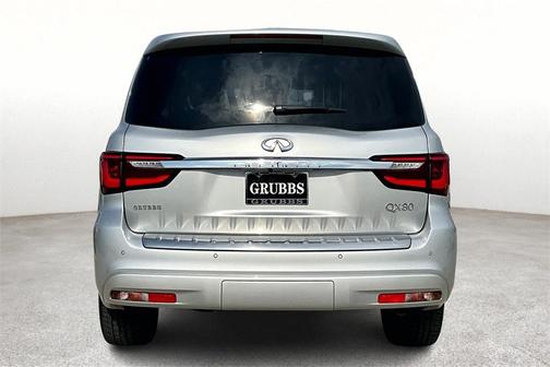 2022 INFINITI QX80 Luxe