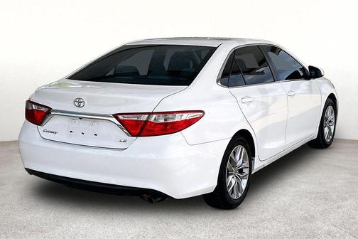 Super White 2016 Toyota Camry LE
