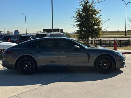 2018 Porsche Panamera 4