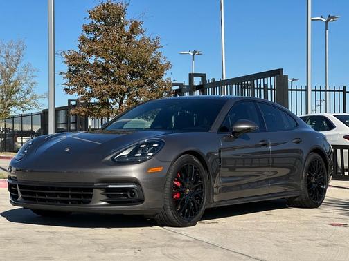 2018 Porsche Panamera 4