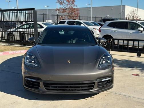 2018 Porsche Panamera 4