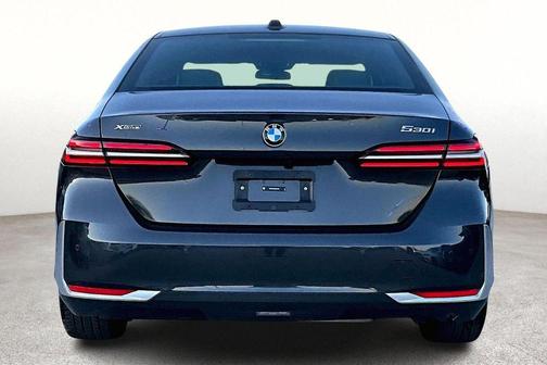 2025 BMW 530 i xDrive