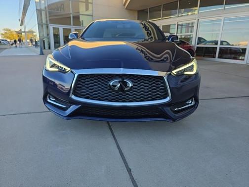 2022 INFINITI Q60 LUXE