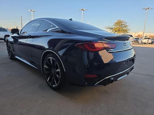 2022 INFINITI Q60 LUXE