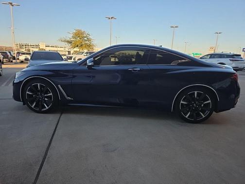 2022 INFINITI Q60 LUXE