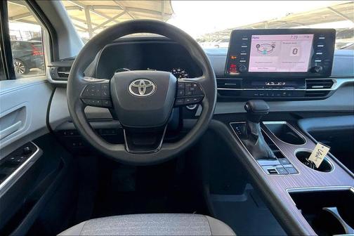 2022 Toyota Sienna LE