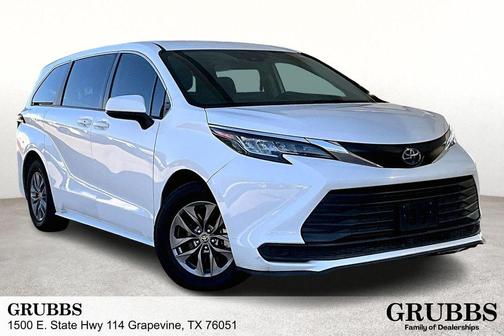 2022 Toyota Sienna LE