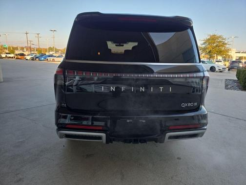 2025 INFINITI QX80 Luxe