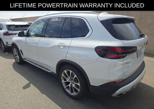 Mineral White Metallic 2025 BMW X5 xDrive40i