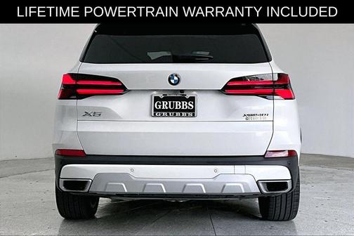 Mineral White Metallic 2025 BMW X5 xDrive40i