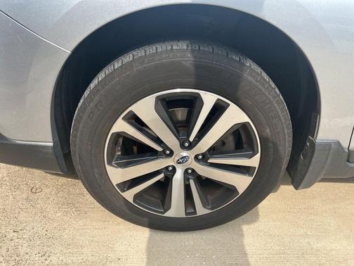 Ice Silver Metallic 2019 Subaru Outback 2.5i Limited