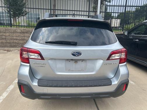Ice Silver Metallic 2019 Subaru Outback 2.5i Limited