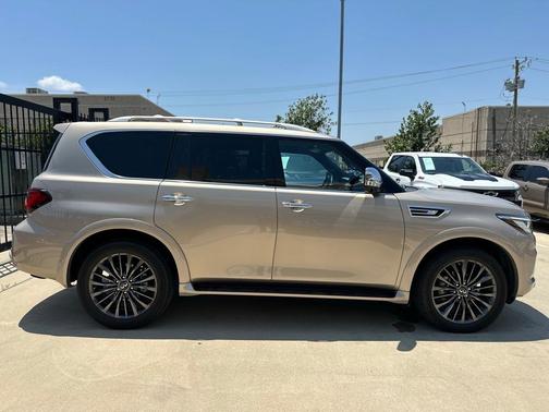 2024 INFINITI QX80 SENSORY