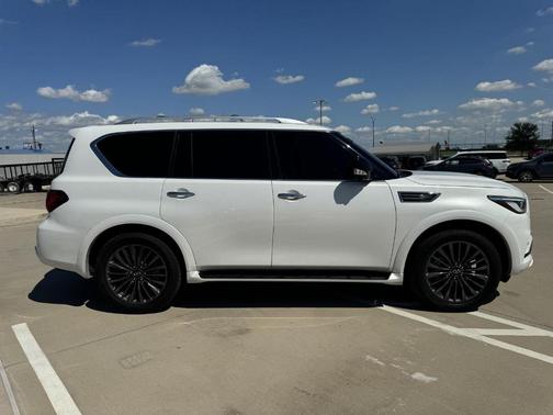 2024 INFINITI QX80 SENSORY