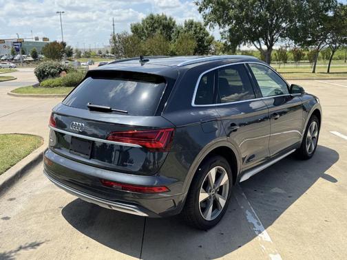2023 Audi Q5 40 Premium Plus
