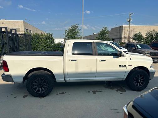 2016 RAM 1500 SLT