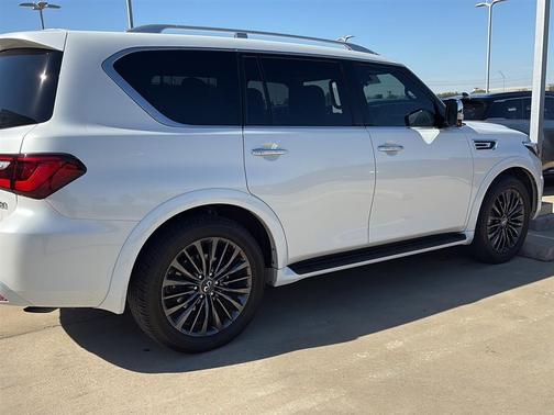 2023 INFINITI QX80 SENSORY