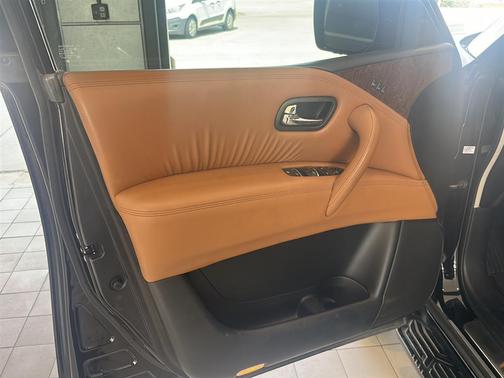 2016 INFINITI QX80 Base