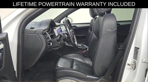 White 2024 Porsche Macan Base