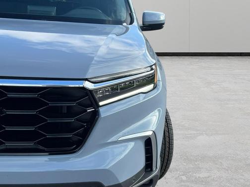 2025 Honda Pilot Touring 8-Passenger